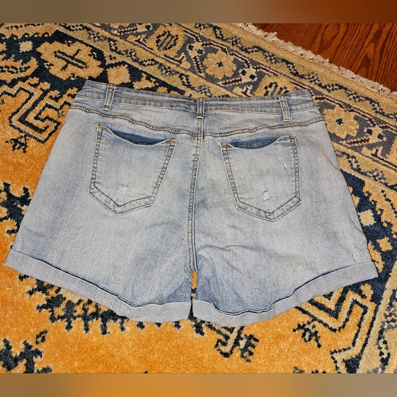 High-waisted Light Wash Denim Shorts - Picture 2 of 4